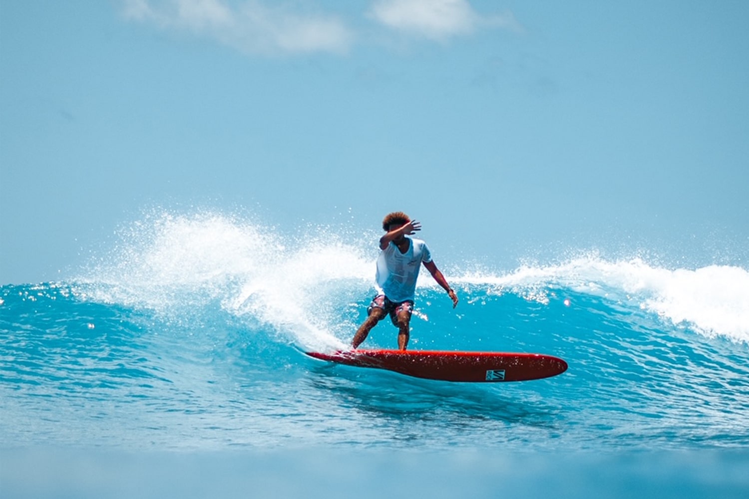 Kani throwing spray on a cut back turn.